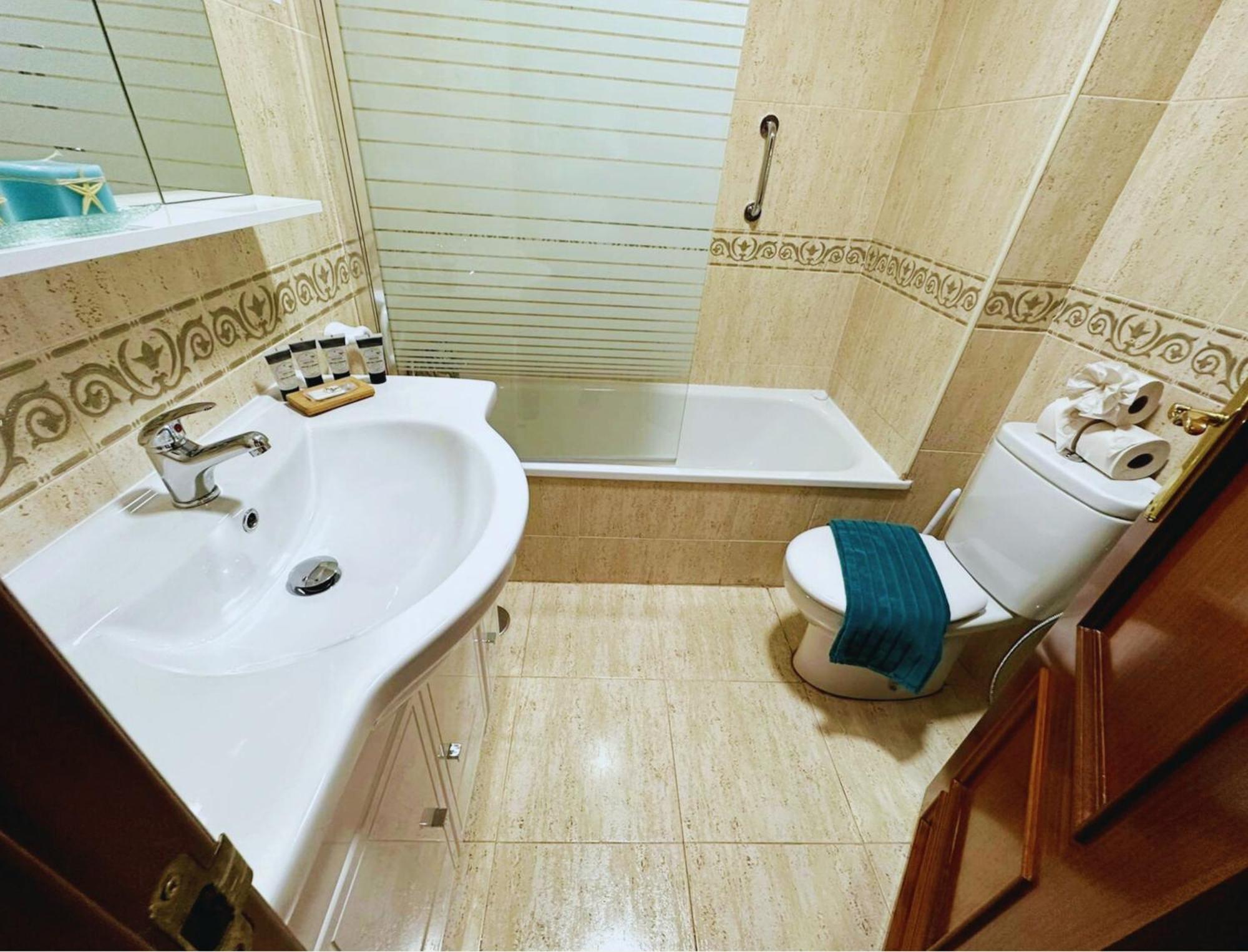 בנאלמדנה Benalmarina Sea View Apartments מראה חיצוני תמונה